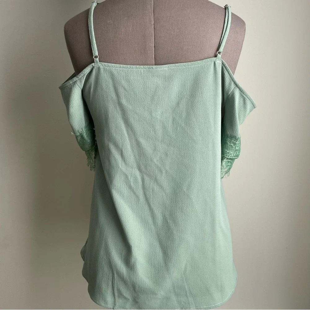 Paper crane pastel green cold shoulder top size small - Picture 4 of 8